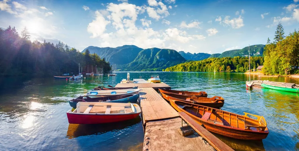 Barcos del lago Bohinj